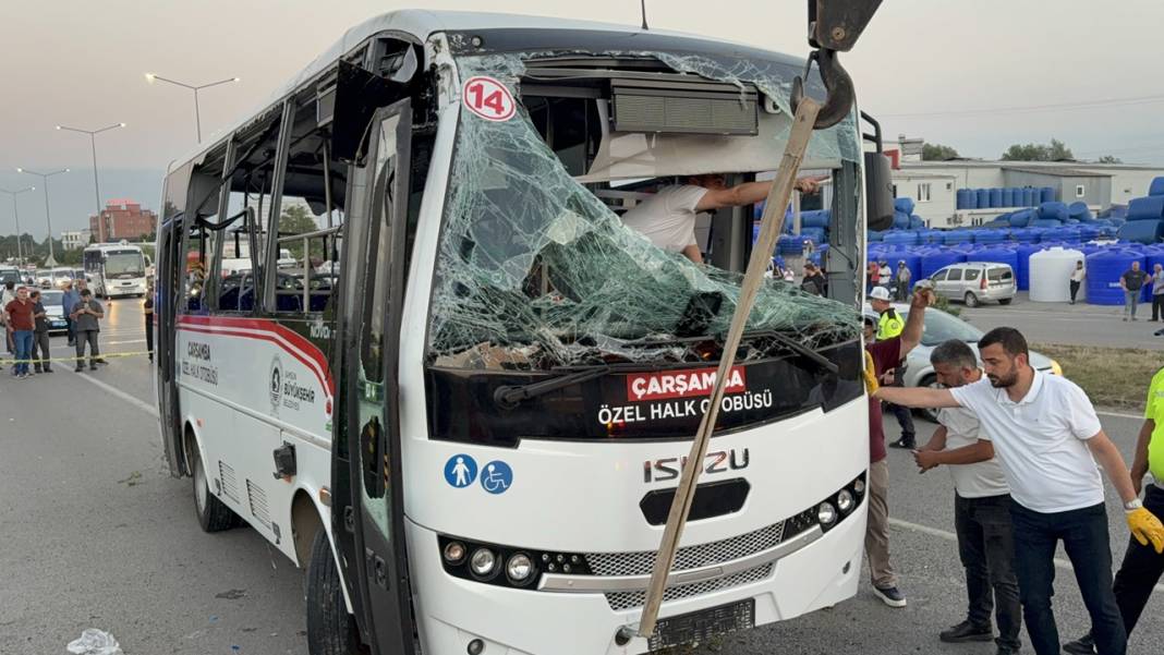 Otobüs devrildi, çok sayıda yaralı var! 1